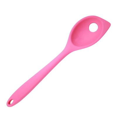 China Sustainable Long Handle Durable Silicone Spoon With One Hole Silicone Kitchenware Cooking Set for sale