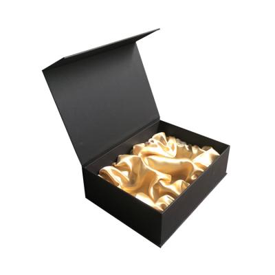 China Biodegradable Wedding Paper Cardboard Box Packaging Custom Magnetic Gift Box With Ribbon for sale