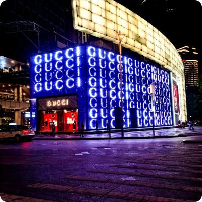 China LED grid screen with high gray and high brush, outdoor lighting  IP68 cross-border small spacing grid screen à venda