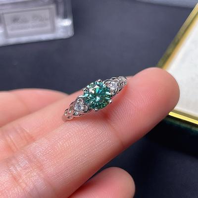 China 925 Silver Casual/Sporty Engagement Ring Diamond 1Carat Around Green Blue Moissanite Ring for sale