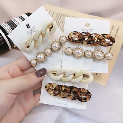 China Ding YI 2021 Retro Baroque Pearl Platypus Clip Hairpin Web Celebrity Combination Liu Haibian Clip Chain Hair Clips South Korea DY-0109 for sale