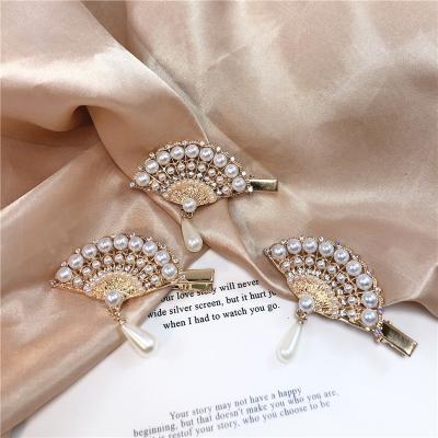 China Jingle YI 2021 Contracted Antique Fans Pearl Diamond Platypus Clip Blow Clip Ornaments Headdress Hairpin DY-0112 for sale