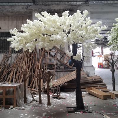 China Eco-friendly Artificial Plastic Trunk Harf Shape Cherry Blossom Tree Wedding Arch For Decoration for sale