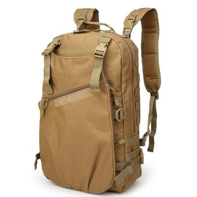 China Mochila especial para viajes al aire libre con hombro de gran capacidad para senderismo y ciclismo en khaki en venta