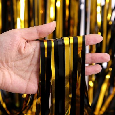 China 1x2m Eco-Friendly Disposable Black and Gold Birthday Wedding Party Favor Tinsel Foil Fringe Curtain Metal Curtains for New Year Decorations for sale