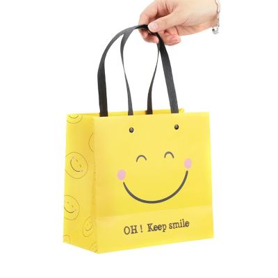 China Custom Logo Food Takeaway Paper Bag Wholesale Recyclable For Food Packaging for sale