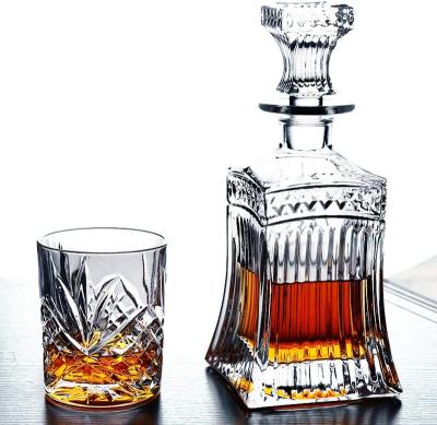 China Beverage factory supply popular whiskey glass decanter with stopper for wine for sale