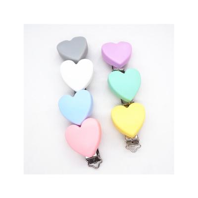 China BPA Free Popular Products Economical And Practical No Harmful Substances Heart Pacifier Moisture Proof Clip for sale