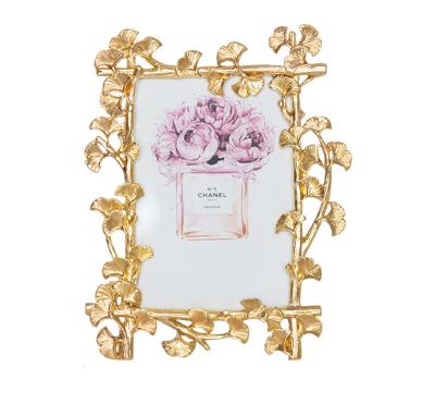 China Alloy Resin European Gold Leaf Wedding Desktop Picture Frame for Wedding Decoration for sale