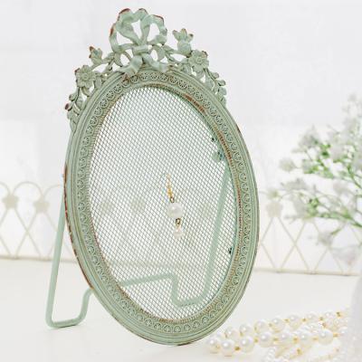 China Antique design metal girl retro jewelry store display earring net light green display G13AT214A7Q for sale