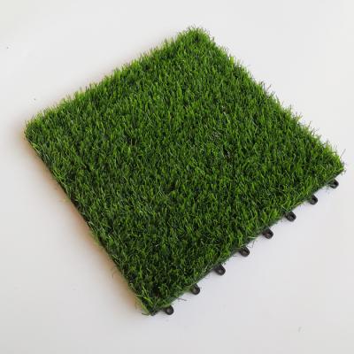 China Anti-water Interlock DIY Outdoor Artificial Grass Turf Mosaic Tiles for sale