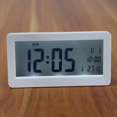 China Class 2021 modern simple creative alarm clock table desk modern desk clock for sale