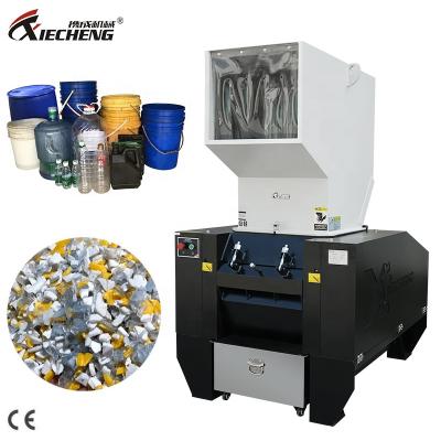 中国 Building Material Stores Xiecheng 20HP Plastic Waste Chute Crushing Machine Plastic Recycling Crusher For Bottle And Barrel 販売のため