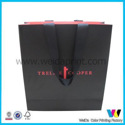 China Bolsos de compras de papel impresos negro de Matt, bolsa de papel con la impresión de dos lados en venta