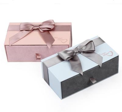 China Recyclable coustomize creative gift box pull-out bow dry flower gift packaging drawer box for sale