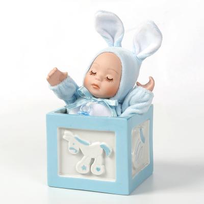 China Lovely shape 2018 new style porcelain doll cute box shaking head creative Christmas gift birthdays music box doll gifts for sale