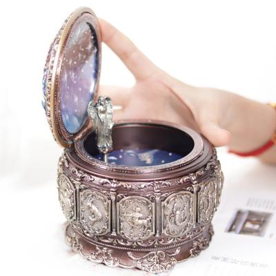 China Wind up+battery play power amazon hot sales classic collecting vintage music box for sale