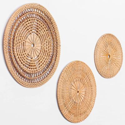 China Modern Round Hand & Woven Wall Hanging Basket Rattan Wall Decor for Living Room or Bedroom Decor Rattan for sale