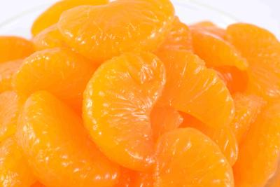 China La fruta rica de la mandarina de la vitamina C en jarabe pesado mantiene sus ojos brillantes en venta