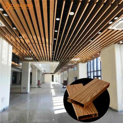 Chine Plafond faux suspendu décoratif en métal de sembler de planche en aluminium en bois de profil pour le centre commercial à vendre