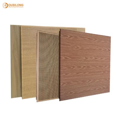 Chine En bois laissez tomber vers le bas le plafond en aluminium acoustique couvre de tuiles/plafond faux commercial Tengular en métal à vendre