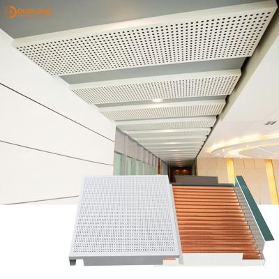 China Durchlöchertes 2x2 verschob Metalltropfen-Decken-Handelsgebäude-Wand-Decke Decorational-Materialien zu verkaufen