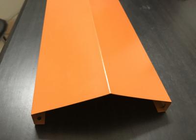 China Orange kundenspezifische v-förmige Aluminiumstreifen-Decken-offene Ansicht-Aluminium-Hängebahn zu verkaufen