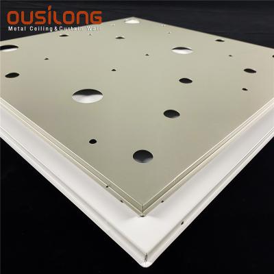 China Kundenspezifisches perforiertes Metall Aluminium-600×600 verschob Lage in den akustischen Decken-Fliesen mit T Profil zu verkaufen