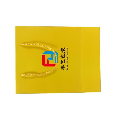 China Handmade Manufacturers Wholesale Direct Sales Mini Portable Shopping Gift Tote Clothing Bag for sale