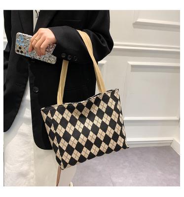 China Designer Luxury New Tote Bag Women High Fashion Lingge Women's Bag Foreign Style Large Capacity Bag New for sale