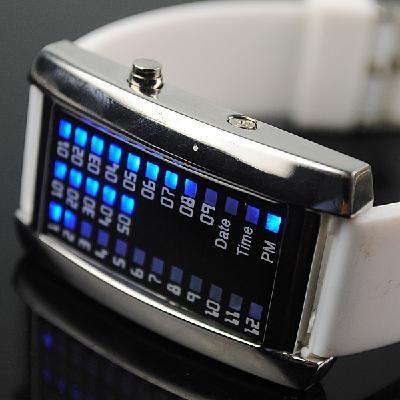 China Blanco de destello del reloj del deporte del azul LED Digital de las nuevas de la moda mujeres 29 de los hombres en venta