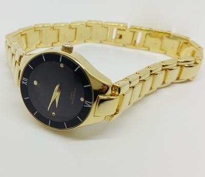 Chine Montre de quartz de cadran de noir de montre de bande métallique de femmes à vendre