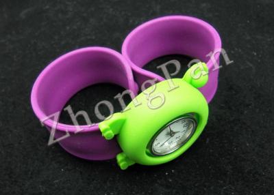 Chine Le bracelet coloré fait sur commande de silicone d'ion de claque de sport de produits écologiques de promo observe imperméable pour des enfants et des adultes à vendre