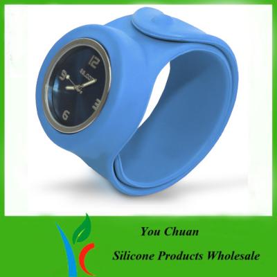 Chine Montre adaptée et qui respecte l'environnement aux besoins du client imperméable de claque de silicone pour des cadeaux de promotion à vendre