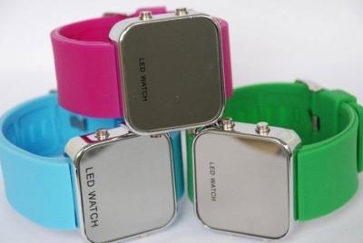 China Relojes coloridos durables de la pulsera del reloj/del silicón de la pulsera del silicón en venta