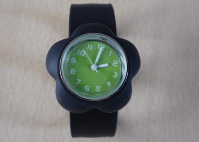 Cina Nero fiore caso quarzo quadrante moda Silicone verde Slap braccialetto orologi 1 ATM in vendita