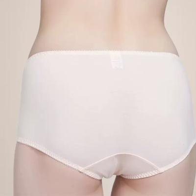 China Seamless Exquisite Design Cotton Mid Waist Boxer Underwear Comfortable Sexy Underwear Women Panty for sale