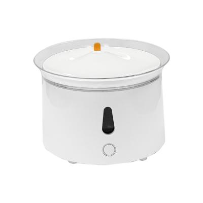 Chine Dispenser automatique d'eau pour animaux de compagnie 2.4L pour les chats et les chiens à vendre