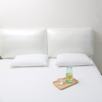 China Comfortable And Safe Eco-friendly White Bedspread Waterproof Bedspread for sale