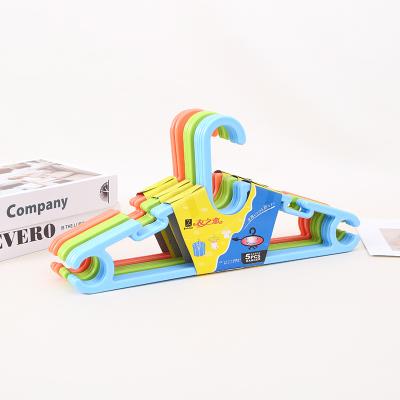 China Eco-friendly Wholesale Retail Use Durable Anti-slip Plastic Garment Hanger Hanger For Fabrics for sale