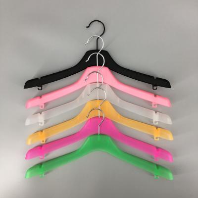 China Factory direct sales durable colored plastic hangers for sale