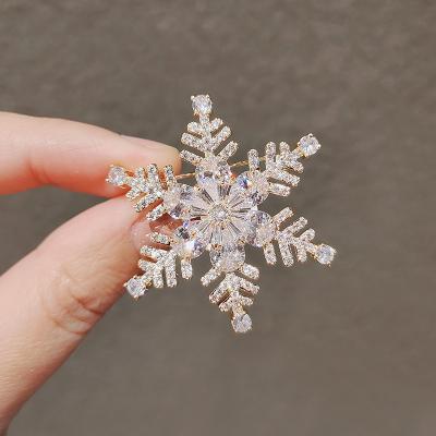 China Fashionable 18K Real Gold Plated Crystal Sorority Snowflakes Snow Flake Brooch for sale