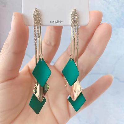 China Famous Brands Tassel Trendy Earrings Designer Jewelry Women Handmade Earrings for sale