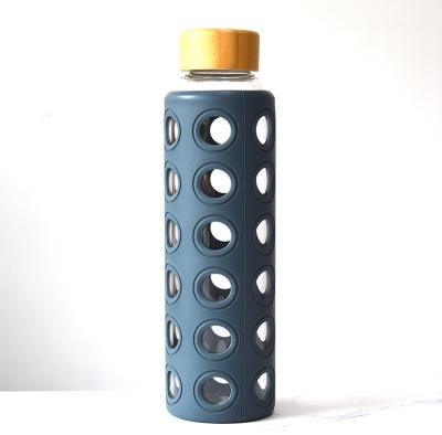 China Hot Selling Viable Water Bottle 550ml Silicone Bamboo Glass Sleeve Lid Glass Water Bottle for sale