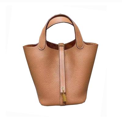 China Vintage the first layer European and American fashionable cowhide bags of real cowhide basket handbags 2021 fashion simple new product for sale