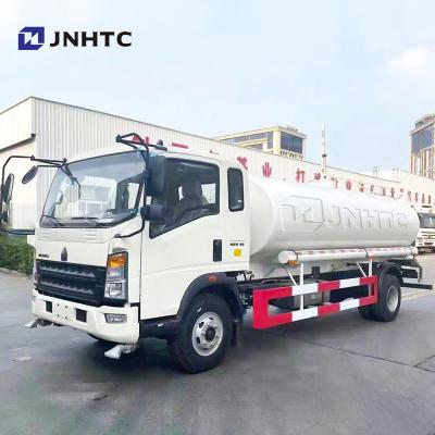 China El tanque del camión del agua del camión 4X2 de la regadera de la luz 1000l de Sinotruck HOWO en venta