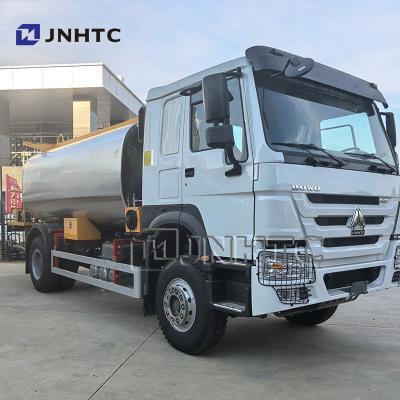 China HOWO 4X2 Road Construction Trailer Asphalt Distributor Truck With Spray Bar For Asphalt Priming for sale