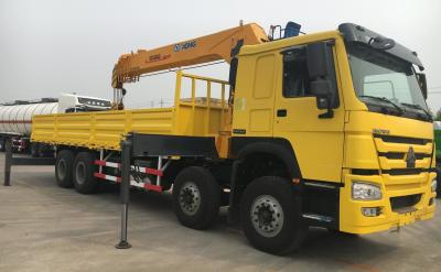 China Fracht-LKW Howo 8x4 brachte Kran 12ton zu einer 20 Tonnen-Hochleistung an zu verkaufen