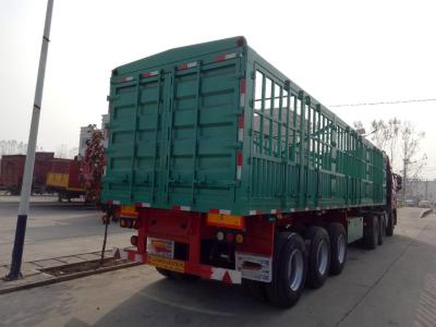 China Zaun-Semi Trailer Livestock-Fördermaschinen-LKW mit 3 Achsen zu verkaufen