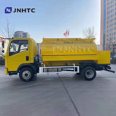 China Camión de petrolero de reaprovisionamiento de combustible del combustible de Sinotruk Howo 3000L 5000L 4x2 de poca potencia en venta